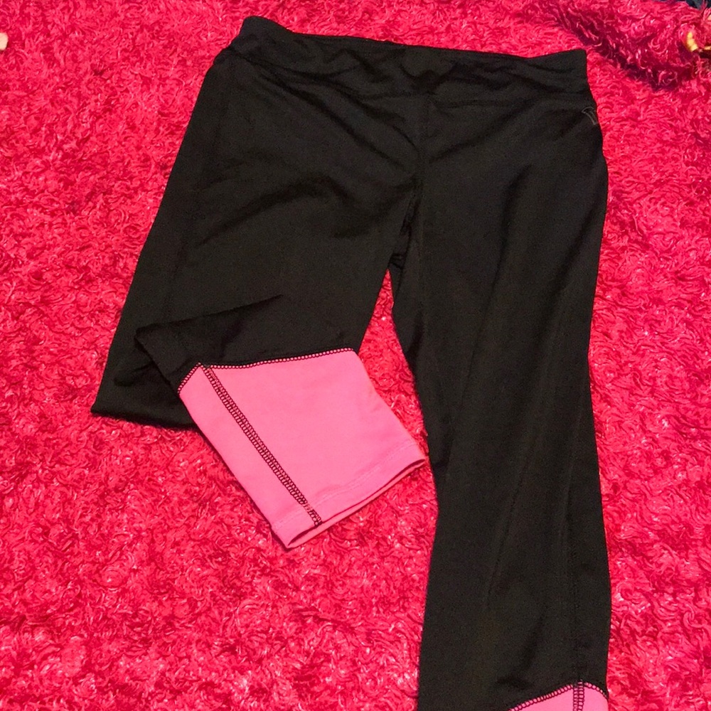 Black leggings with pink on bottom